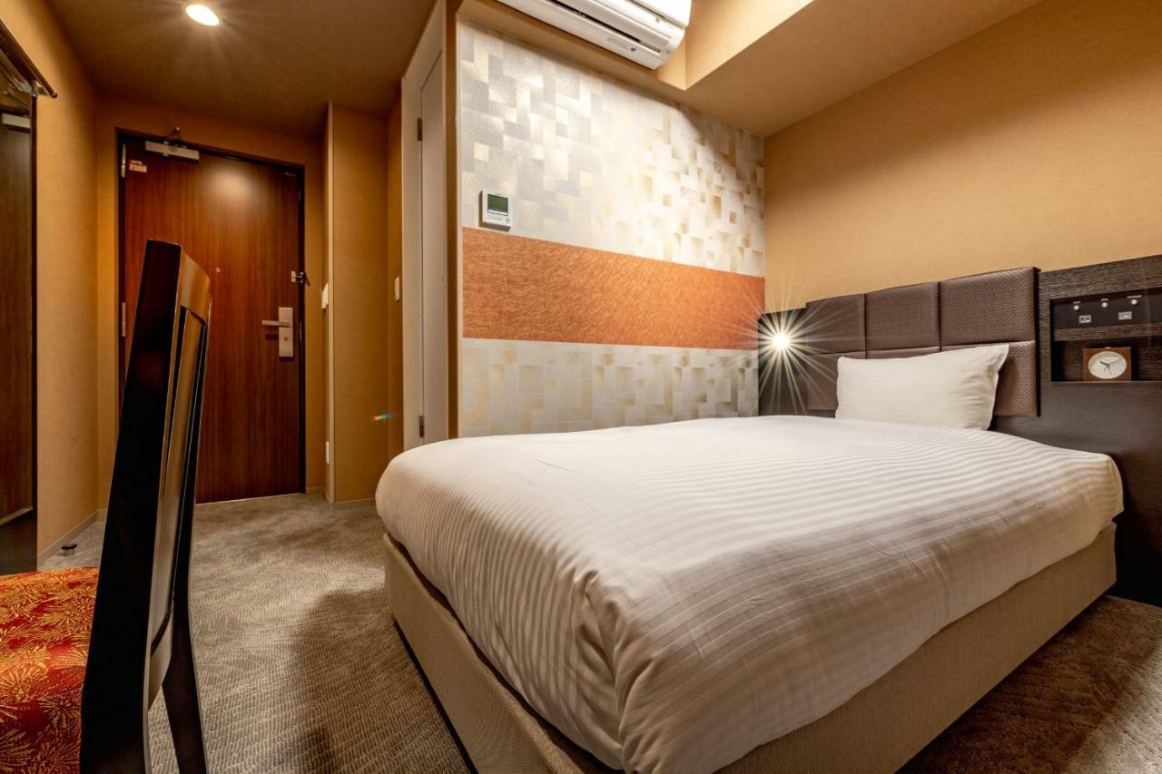 Hotel Wbf Shin-Osaka Skytower Екстер'єр фото