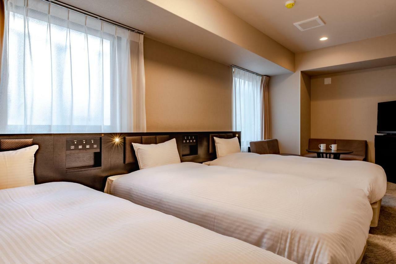Hotel Wbf Shin-Osaka Skytower Екстер'єр фото