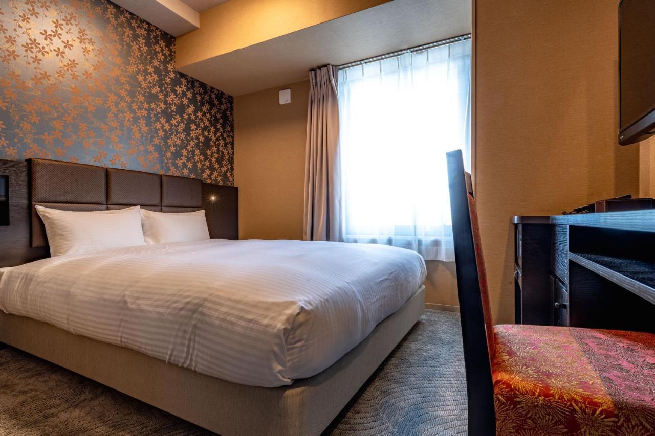 Hotel Wbf Shin-Osaka Skytower Екстер'єр фото