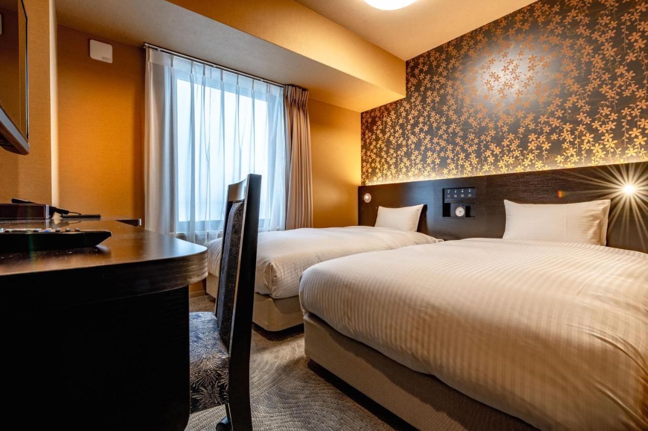 Hotel Wbf Shin-Osaka Skytower Екстер'єр фото