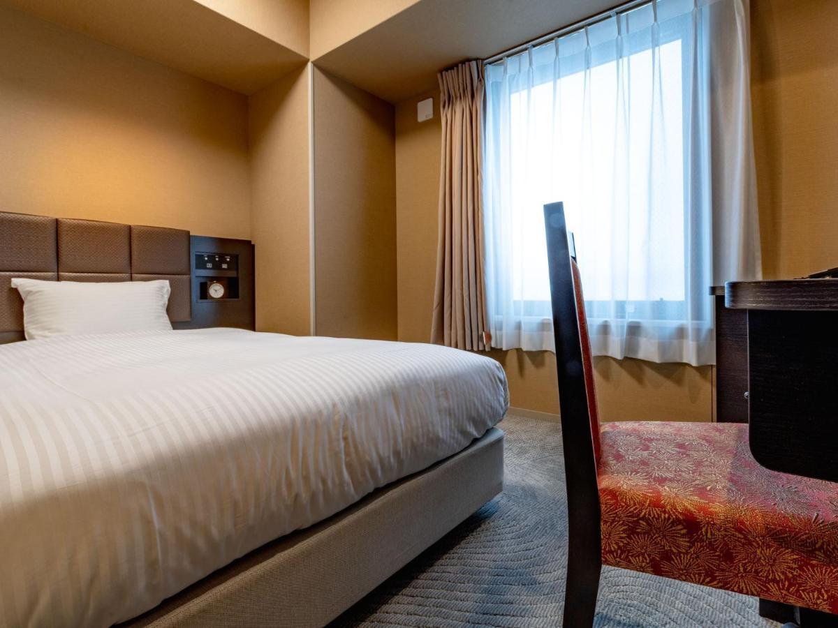 Hotel Wbf Shin-Osaka Skytower Екстер'єр фото