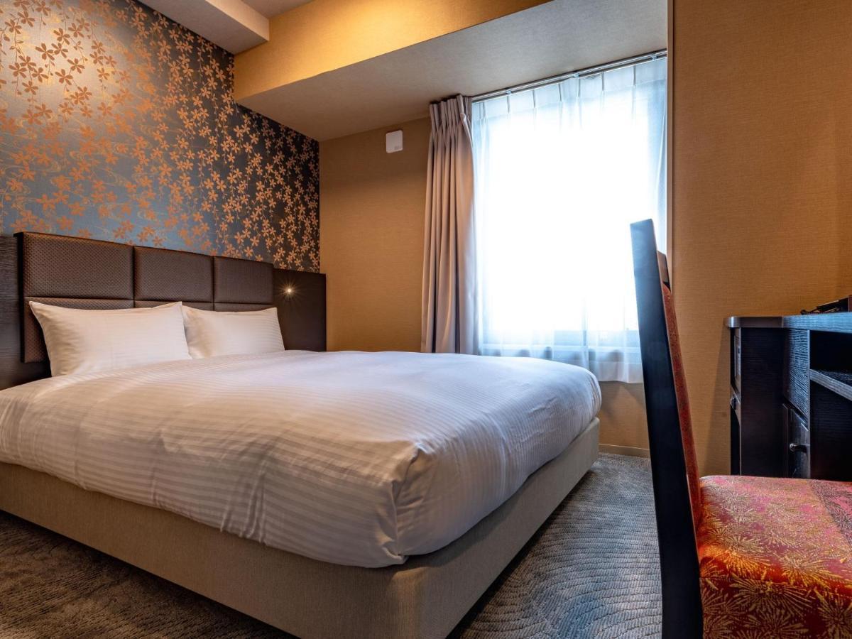 Hotel Wbf Shin-Osaka Skytower Екстер'єр фото