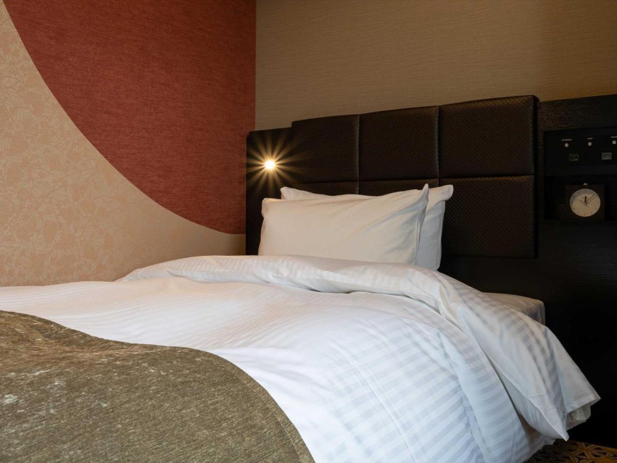 Hotel Wbf Shin-Osaka Skytower Екстер'єр фото